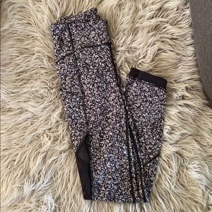 Lululemon size 2 women’s mesh paturned leggings
